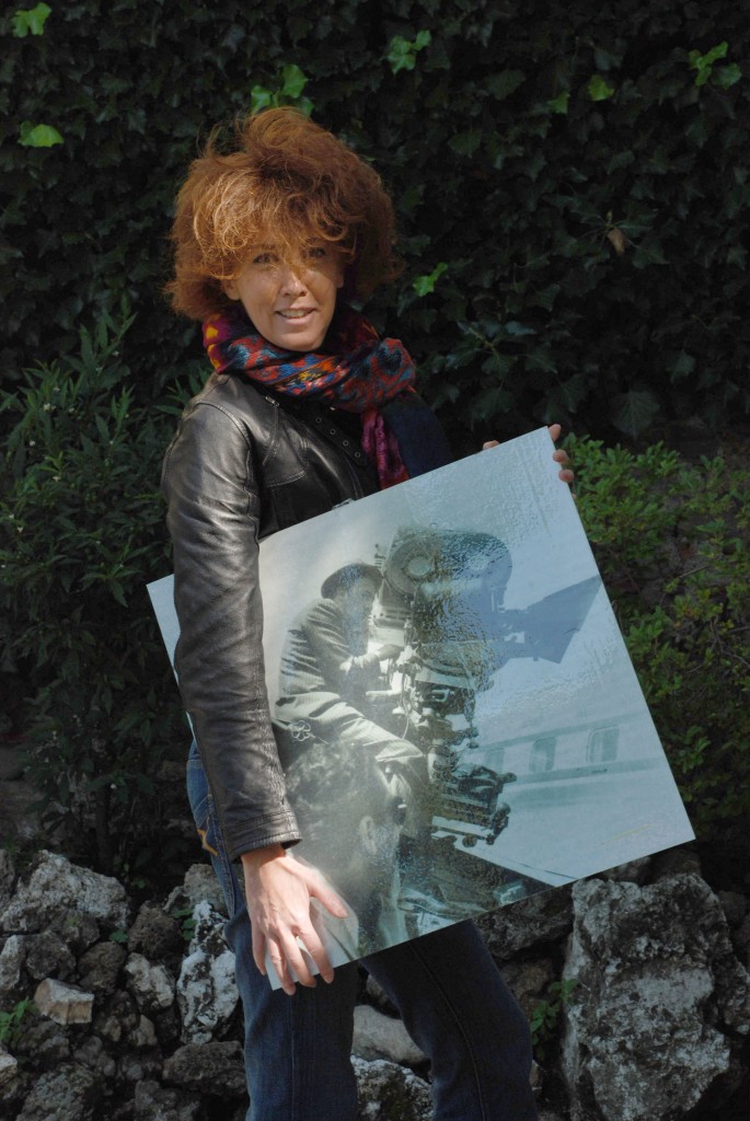 Francesca Fellini con il ritratto di suo Zio Federico
